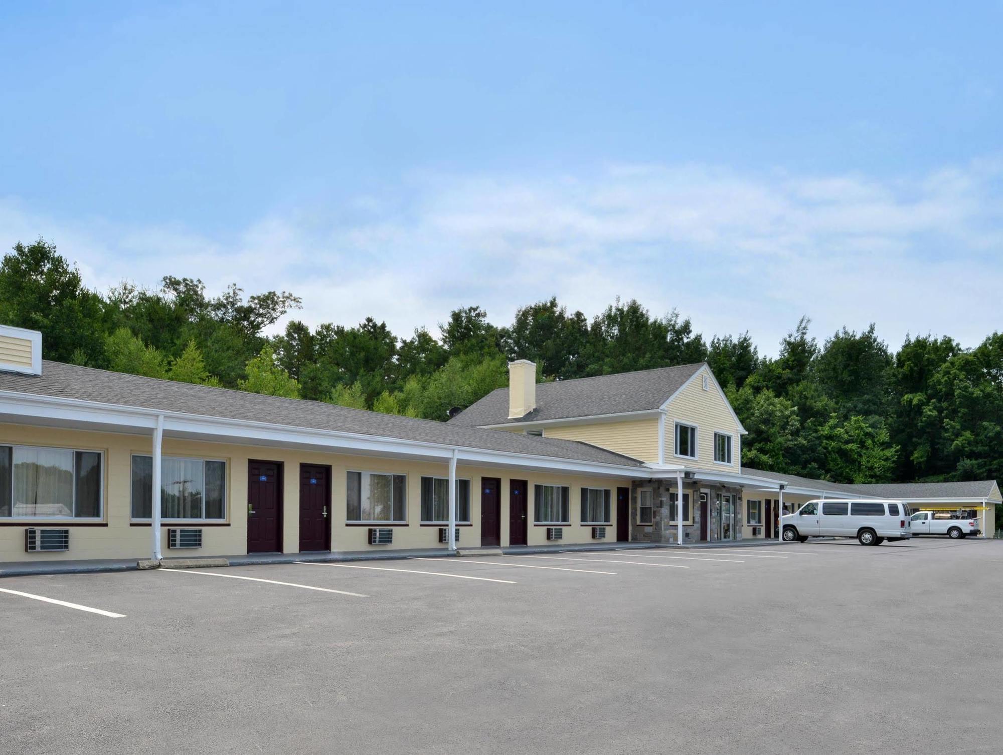 Americas Best Value Inn Providence-North Scituate Zewnętrze zdjęcie